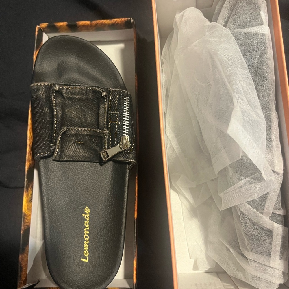Lemon Black Comfort Slides with Adjustable Straps